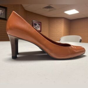 Ralph Lauren Harper Sz 7 Brown Leather 2 1/2” Heel Round Toe Classic Preppy Shoe